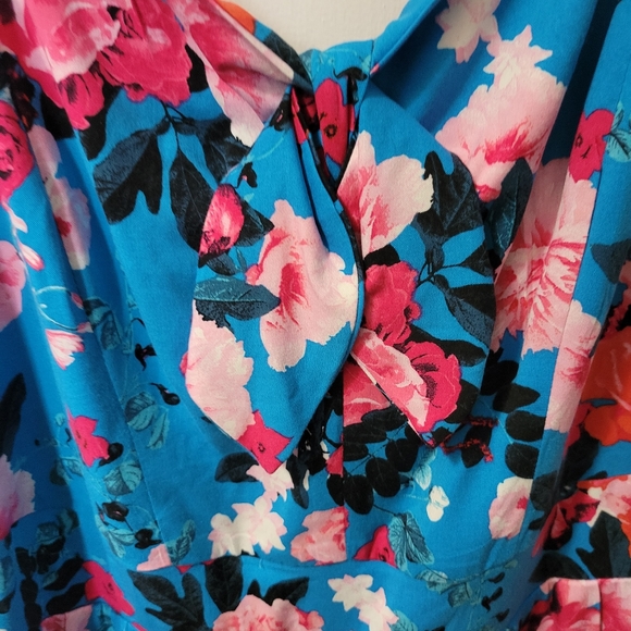 TORRID | NWT Floral Blue Romper 00 - Picture 3 of 7